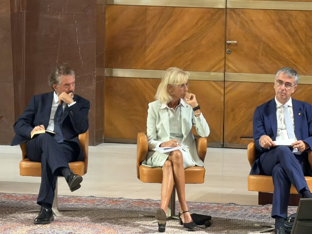 Aula Magna – I candidati durante il dibattito pubblico del 15 settembre 2026